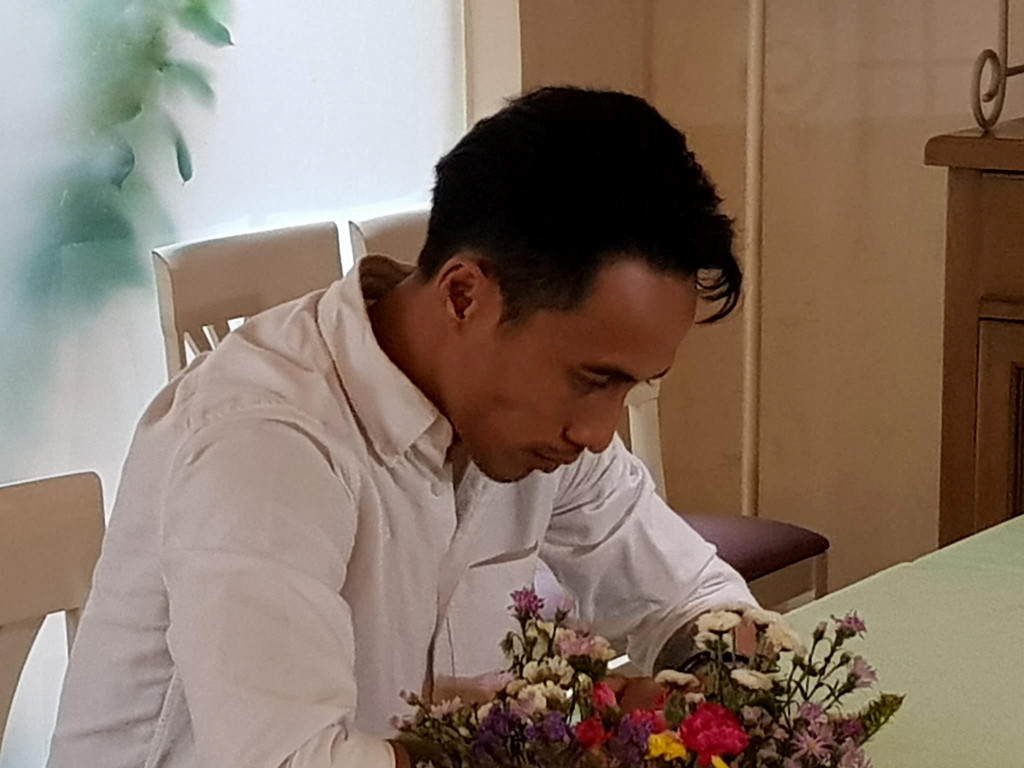 Clip: Phạm Anh Khoa khóc trong buổi họp báo, xin lỗi nạn nhân và rút lại phát ngôn Ở showbiz vỗ mông là bình thường